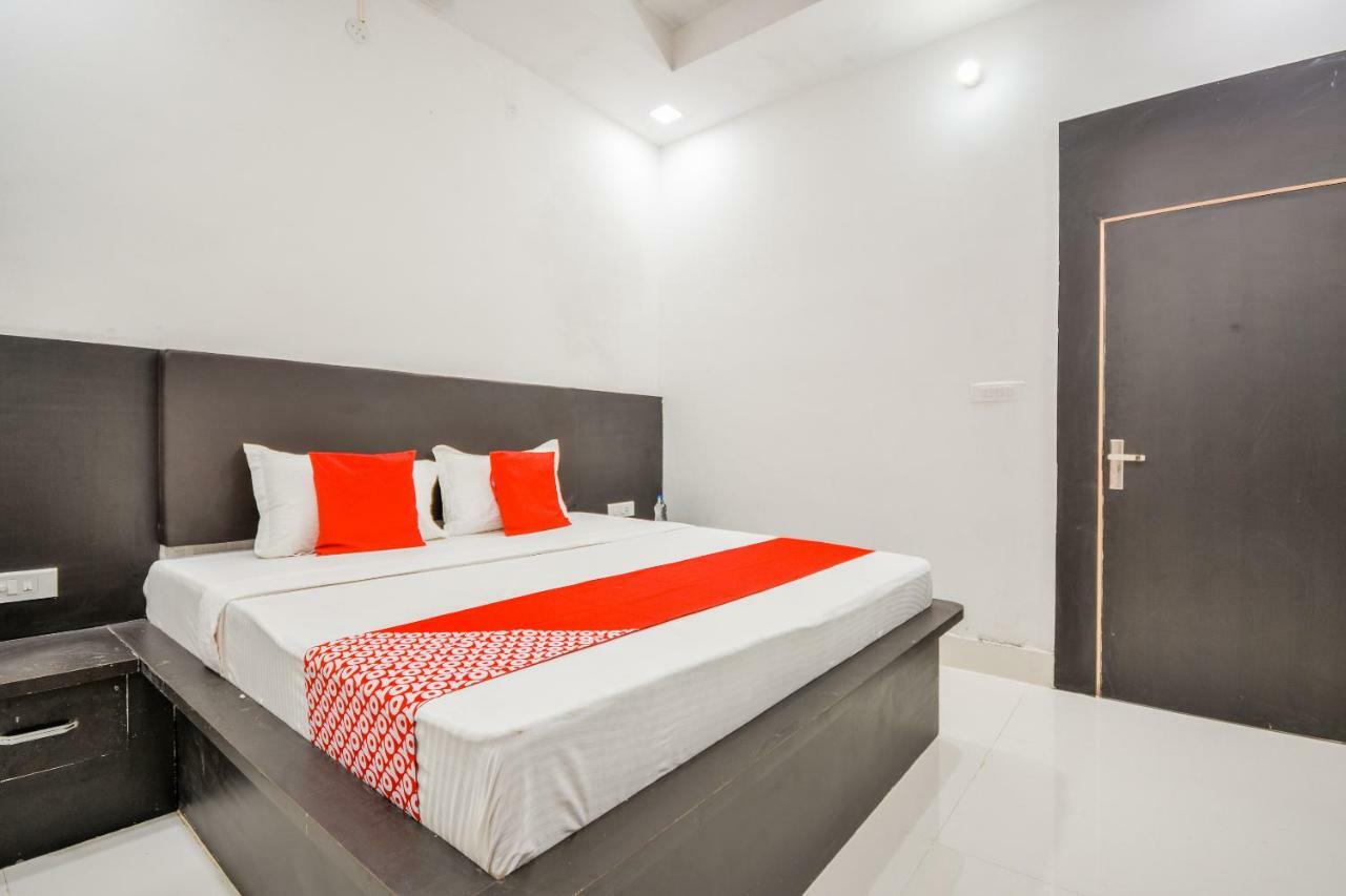 Oyo 43505 Hotel The White House Hisar ภายนอก รูปภาพ