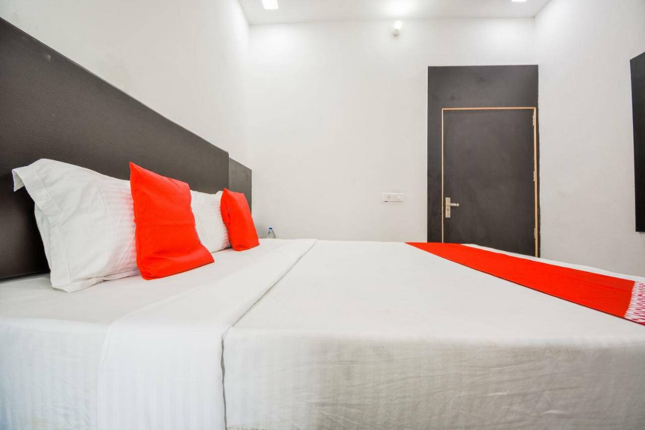 Oyo 43505 Hotel The White House Hisar ภายนอก รูปภาพ