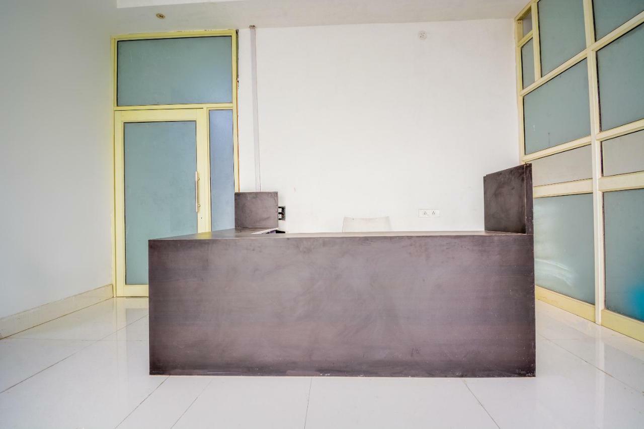 Oyo 43505 Hotel The White House Hisar ภายนอก รูปภาพ