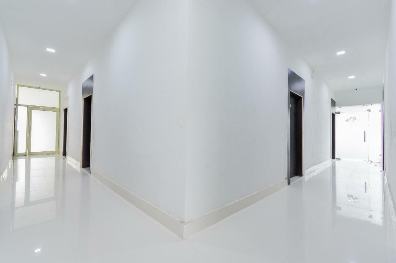 Oyo 43505 Hotel The White House Hisar ภายนอก รูปภาพ