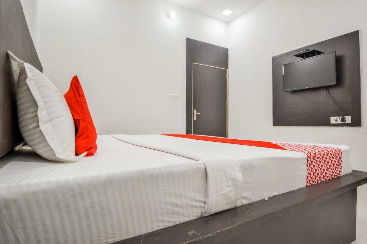 Oyo 43505 Hotel The White House Hisar ภายนอก รูปภาพ